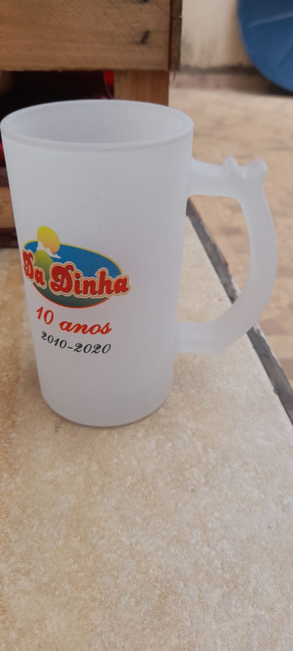 Caneca de vidro jateada 460ml — brinde personalizado da Cátia Brindes