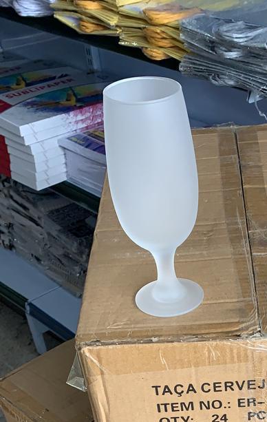 Taca de vidro jateado — brinde personalizado da Cátia Brindes